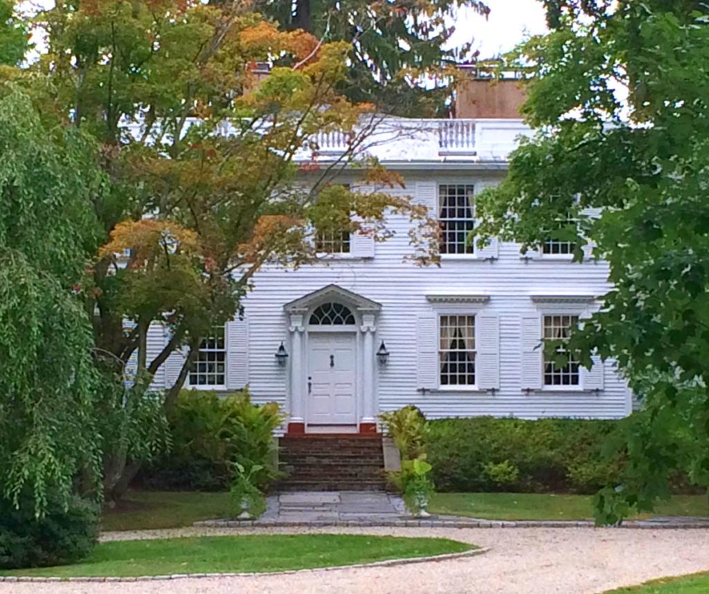 This Federal home features a distinctive roof gallery of balusters and panels dates to 1795.